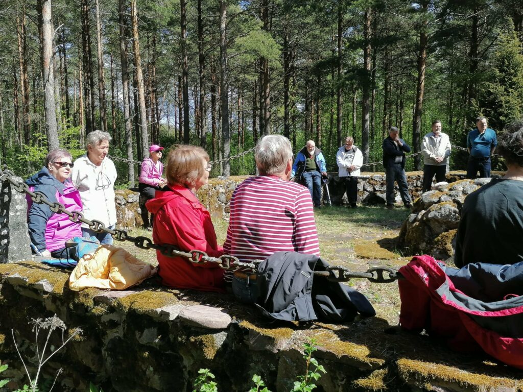Ystävät Merikappelissa. Kuva Leena Peltoniemi.